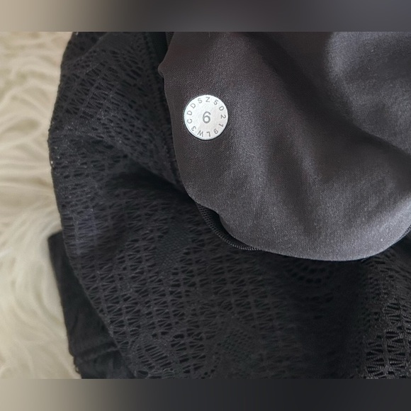 Size 6 Lululemon In Depth Jacket *Lace Black - Picture 9 of 9